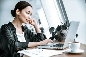 Human-Computer Interaction, Office Environment, Remote Work, Digital Communication, Productivity Tools